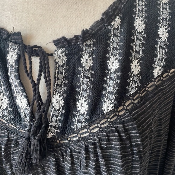 Lucky brand embroidered top - Picture 2 of 8